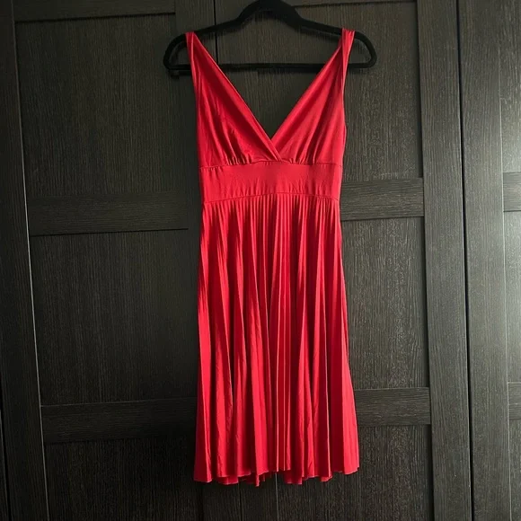 Vintage Y2K Red Pleated Dress - Picture 4 of 9